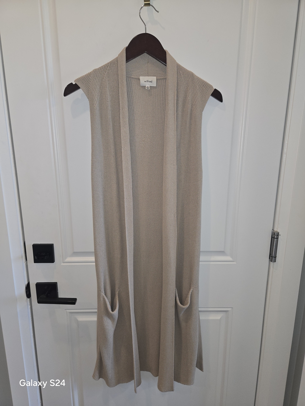 Wilfred Sleeveless Open-Front Knit Vest in Light Beige